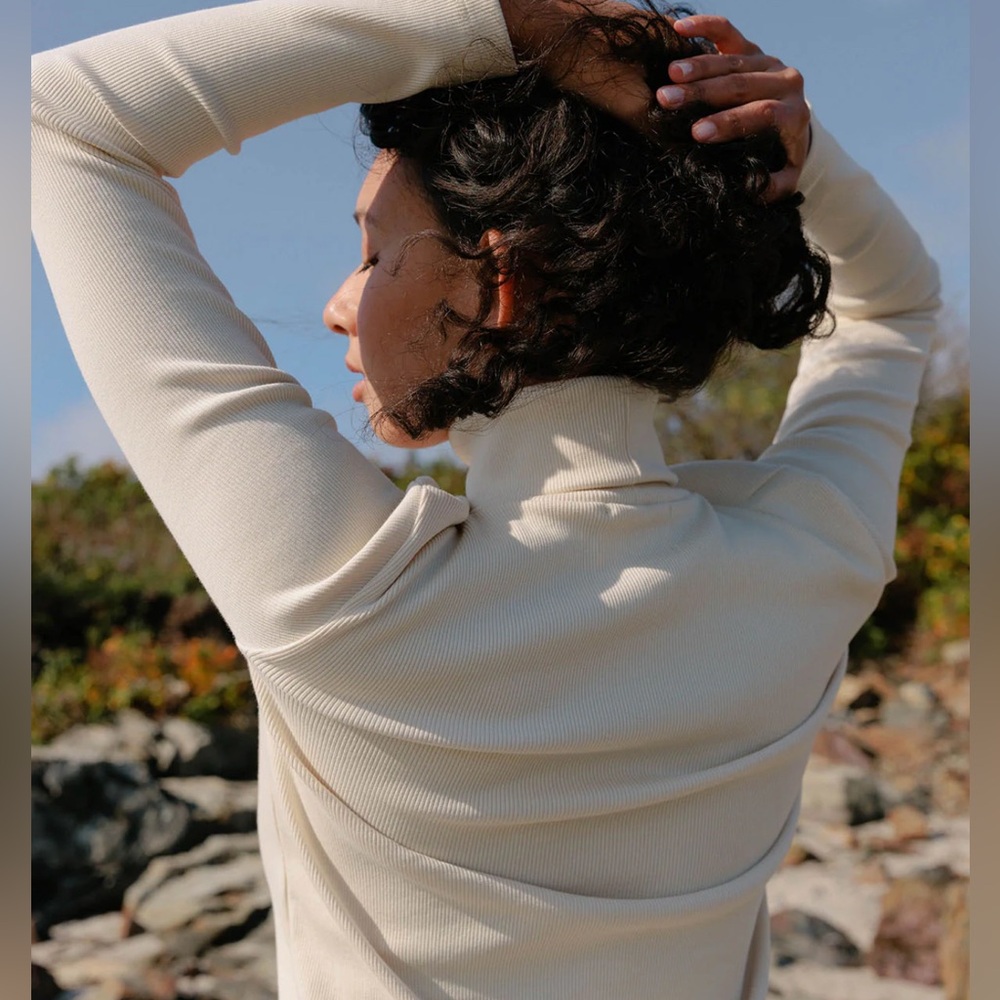 Noble Rib Turtleneck in cream size M